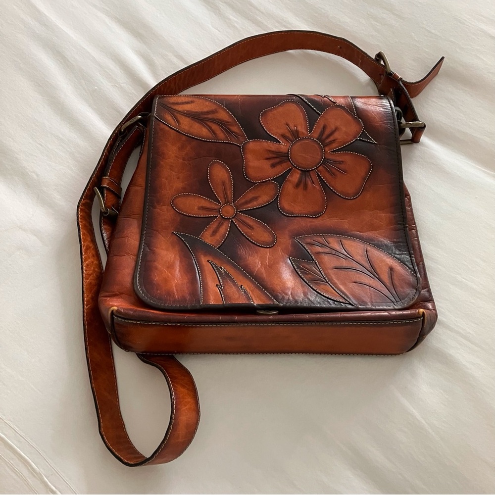 Vintage Dooney & Bourke Leather Crossbody Handbag